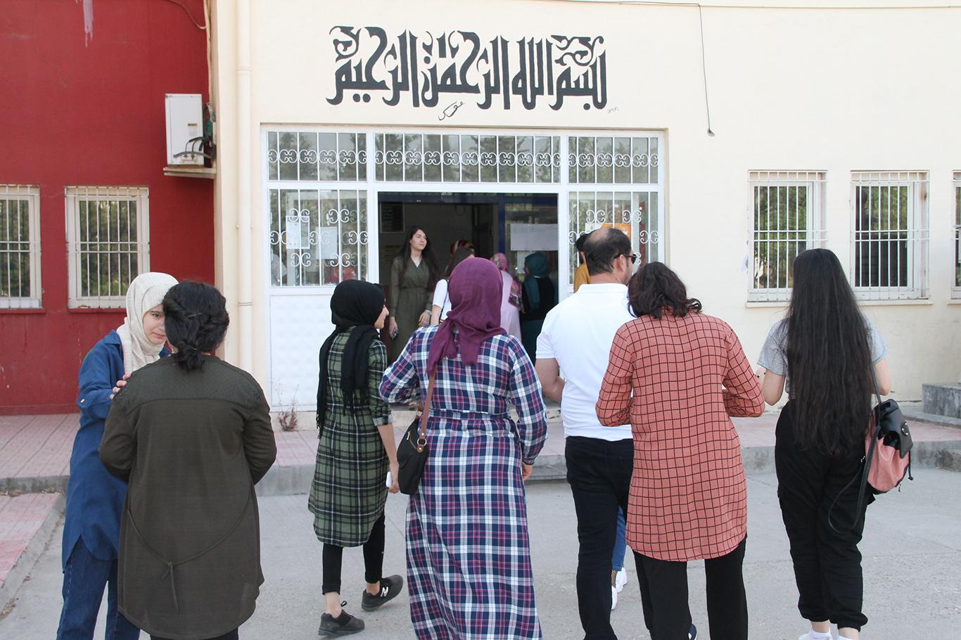 Mardin'de 250 bin öğrenci karne heyecanı yaşadı